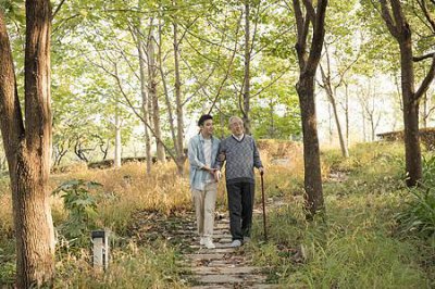 ​陪伴老人温暖而幸福的句子 陪伴是老人最大的幸福的句子