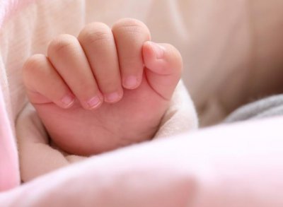 ​生小孩发朋友圈的句子（31句新生儿官宣朋友圈）