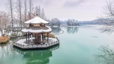 ​下雨天的说说 朋友圈 心情说说图片配图 雨天的心情说说(30句)