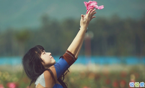 适合情侣发说说的句子 年少遇你青春足矣