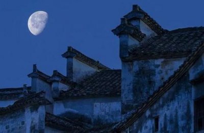 ​关于月亮的撩人情话 关于月亮的温柔仙句