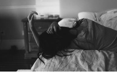 伤感说说看完哭了那种带图片