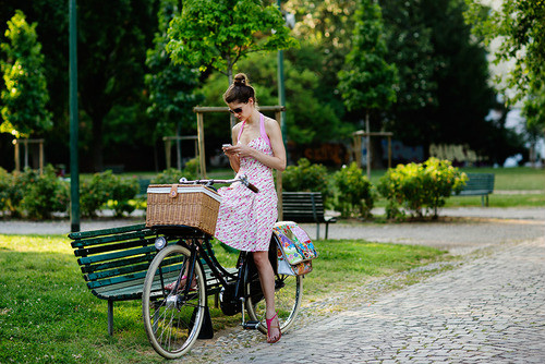 女朋友喜欢看伤感文案 女性感性文案(精选90句)