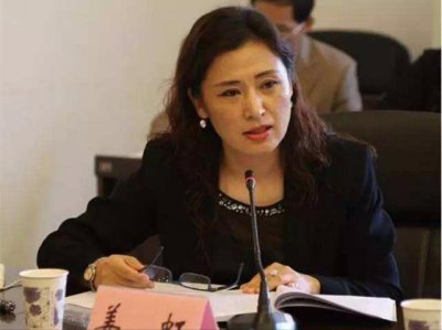 ​汕头大学现任女校长，被网友冠以“最美”称号，她因何受人喜爱？