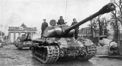 ​德国七号坦克狮式，时速高达每小时44公里，战斗全重达90吨！