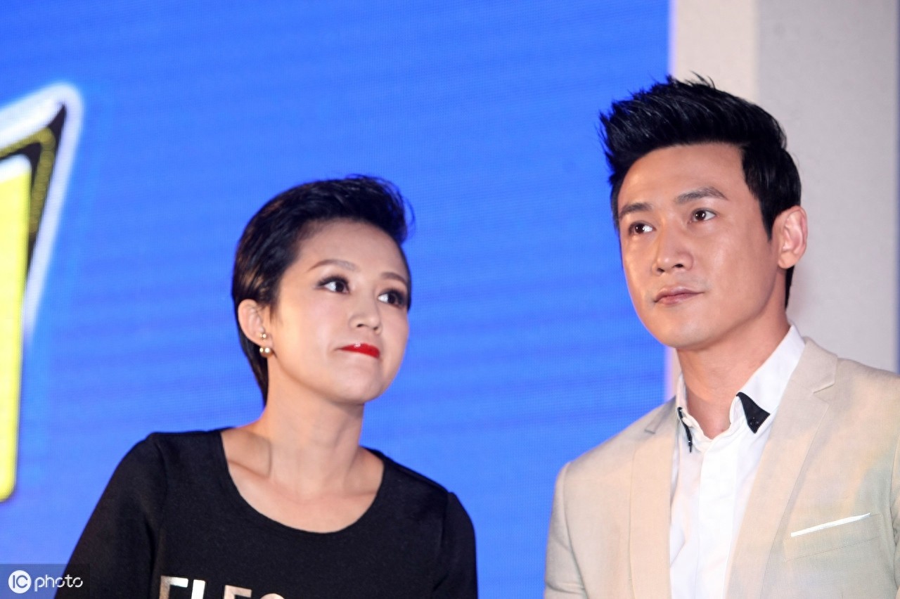 陆毅的老婆鲍蕾,也是一位气质型美女