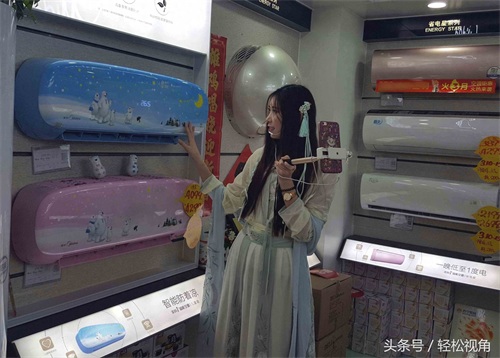 美女主播商场玩直播秀，你见过吗？