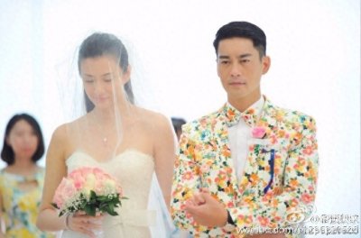 ​陈国坤与妻子黄伊汶近照，儿子取名叫陈真