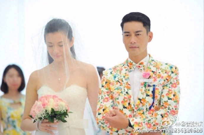 陈国坤与妻子黄伊汶近照，儿子取名叫陈真