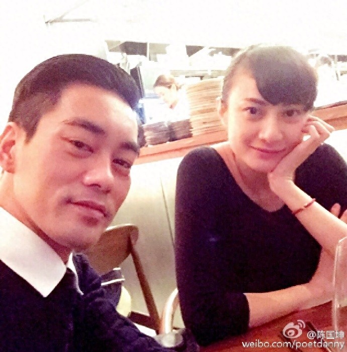 陈国坤与妻子黄伊汶近照，儿子取名叫陈真