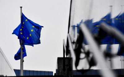 ​法国替美国冲锋陷阵，反遭美国经济制裁