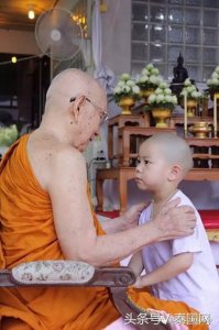 ​萌萌惹人爱的小沙弥Nongkorn叩拜新僧王！