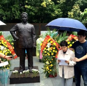 ​2016年，陈寅恪之女陈流求，在姑夫俞大维葬礼上，一张罕见的留影