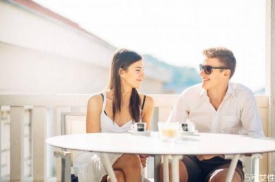 ​怎么跟喜欢的人表白 女生向男生表白方式