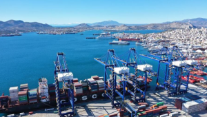 希腊深陷债务危机，中国为何花105亿援助？其中原因令人暖心