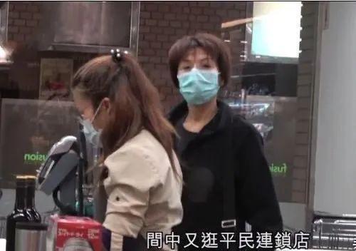 昔日的知名艳星叶子楣，近照被嘲身材走样，曾掷200万为胸部投保