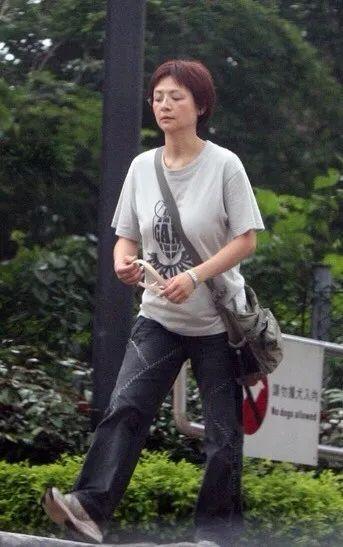 昔日的知名艳星叶子楣，近照被嘲身材走样，曾掷200万为胸部投保