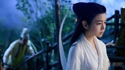 ​黄蓉居然在火场中生下龙凤胎，李莫愁看见小孩心动了