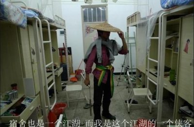 ​当代大学寝室对联鉴赏，一个比一个有才，辅导员：都是高手