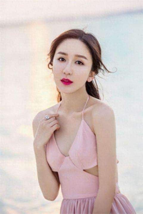 娄艺潇:辽宁省大连市美女演员、歌手