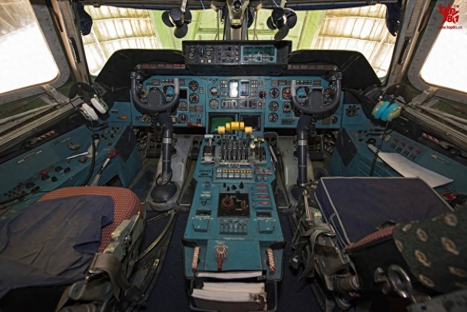 享誉世界的大型运输机（安-124）