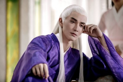 ​重温枕上书：不是紫晶石，东华帝君的真身在剧中早有暗示。