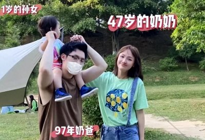 ​47岁“冻龄美少女奶奶”走红，肤白貌美身段好，与儿媳合照像姐妹