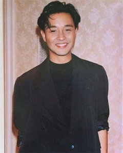 ​为何这么多人喜欢张国荣？这件小事就能得出答案，哥哥太仗义了