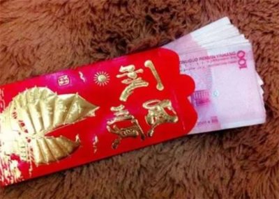 ​给女朋友发了5.20红包她说太少了是吗