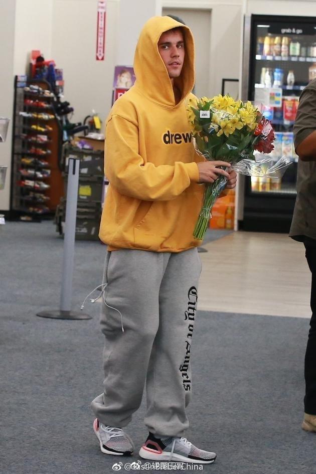 比伯给海莉写情诗，表达自己对可爱的妻子的感激之情