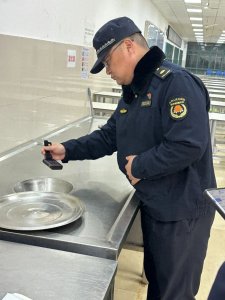 ​TA们开展校园垃圾分类专项联合检查