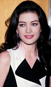 ​泽塔琼斯：美貌与才华并存