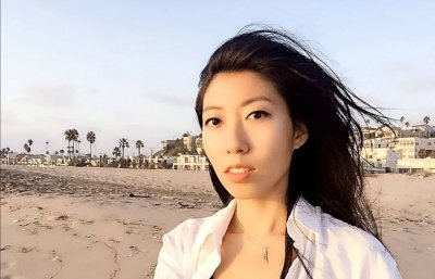 ​曲婉婷的“英雄”妈：贪污超3亿被捕，伪孝女儿国外潇洒邂逅爱情