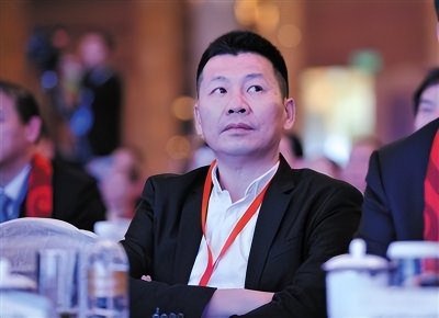 ​跌落的丽水富豪周成建：做裁缝起家，曾身家170亿，如今公司亏损