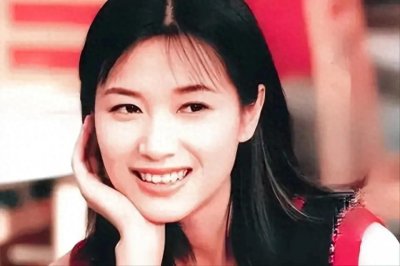 ​才华横溢徐静蕾男友数不胜数，初恋是大18岁王朔50知天命依然潇洒