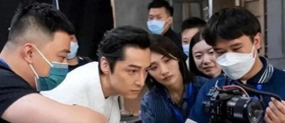 ​骗了我们40年！原来他是胡歌的亲生父亲，难怪胡歌能大红大紫