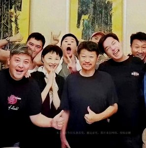 ​吴越头发稀疏断崖式衰老，秃眉下垂像奶奶，蒋勤勤半分都比不上