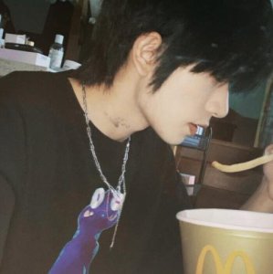 ​适合高中生摘抄的句子[18句] (关于高中生励志的句子)