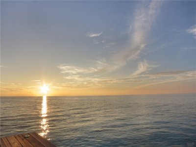 ​爱情短句子发朋友圈（朋友圈爱情甜蜜说说，句句精美正能量，总有一句触动到你