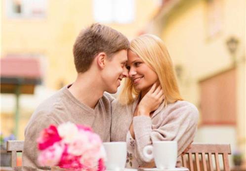 抖音上最火的爱情句子(抖音爱情心酸)